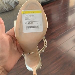 Badgley Mischka ivory satin heel
